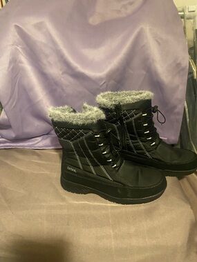 totes Black Lace-Up Winter Boots with Gray Faux-Fur Collar